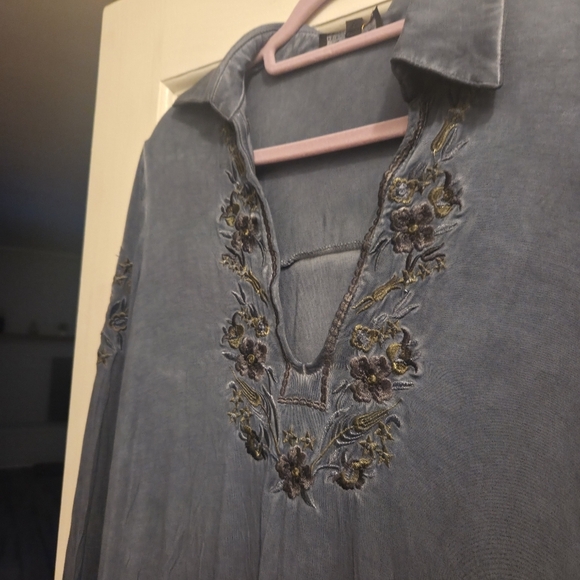 POL Long Sleeve Dress in A Bluish Gray with Embroidered Details & Flutter Wrists - Picture 3 of 7